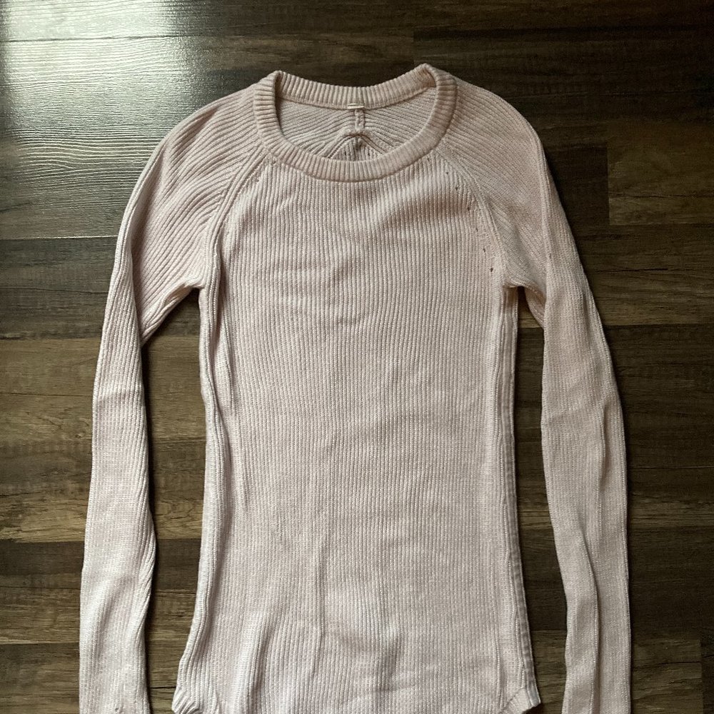 Lululemon pale pink sweater with thumb holes